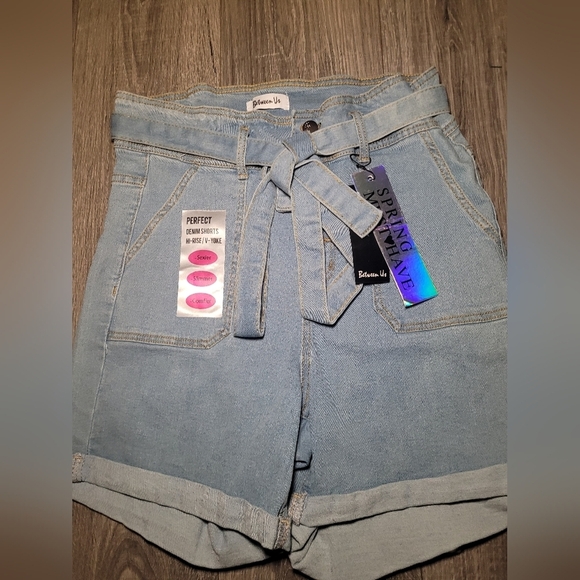 between us Pants - Between us hi rise shorts size 16